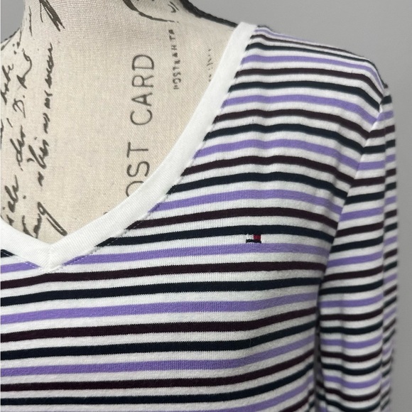 👚 TOMMY HILFIGER Women’s Purple & White Stripe Long Sleeve V-Neck T-Shirt - Picture 3 of 11